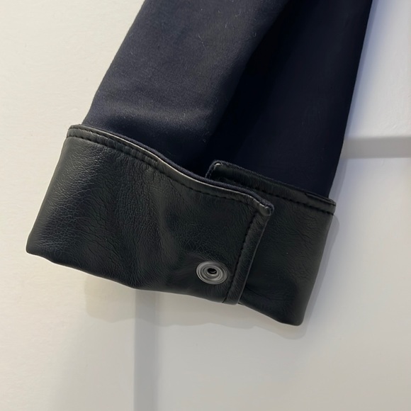 ANN TAYLOR NAVY WOMENS LINED JACKET. SIZE 8 Pit to pit 19”/Length 22.5”/Arms 23” - Picture 7 of 9